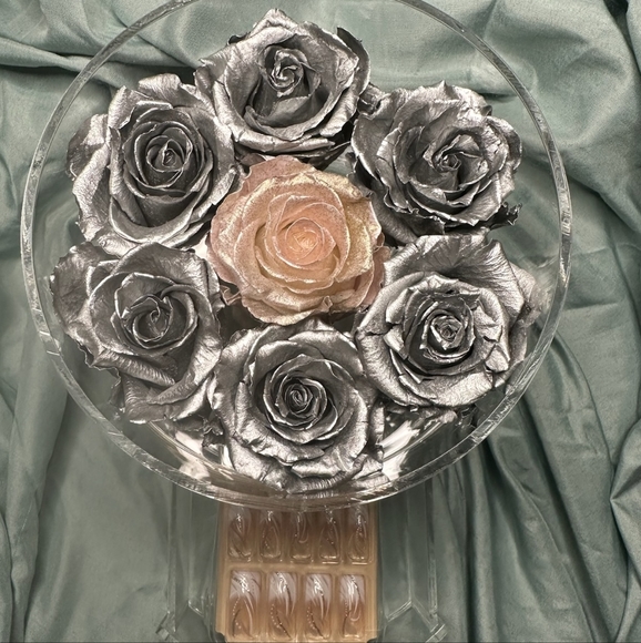 Live Roses - Picture 1 of 1